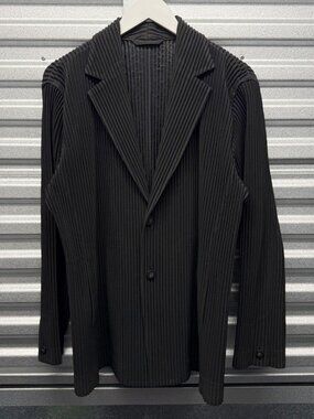 ISSEY MIYAKE HOMME PLISSE BLACK POLYESTER PLEATED BLAZER JACKET